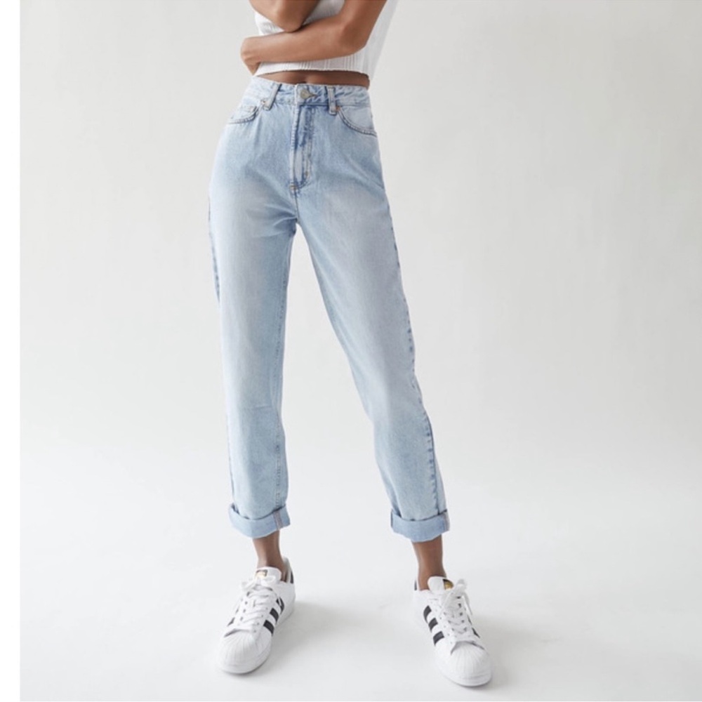 NWT Urban Outfitters BDG High-Waisted Mom Jean Bleached Light Wash Jeans 28